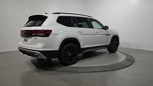 Opal White Pearl 2026 Volkswagen Atlas 2.0T Peak Edition