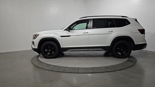 Opal White Pearl 2026 Volkswagen Atlas 2.0T Peak Edition
