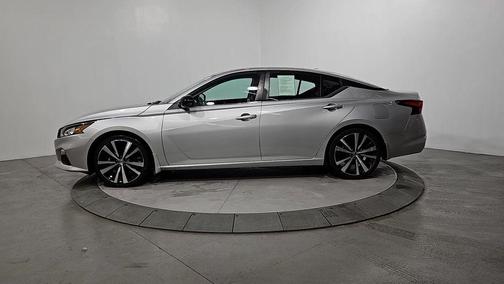 2021 Nissan Altima 2.0 SR
