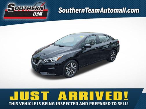 Black 2022 Nissan Versa 1.6 SV