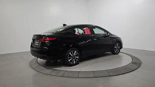 Black 2022 Nissan Versa 1.6 SV