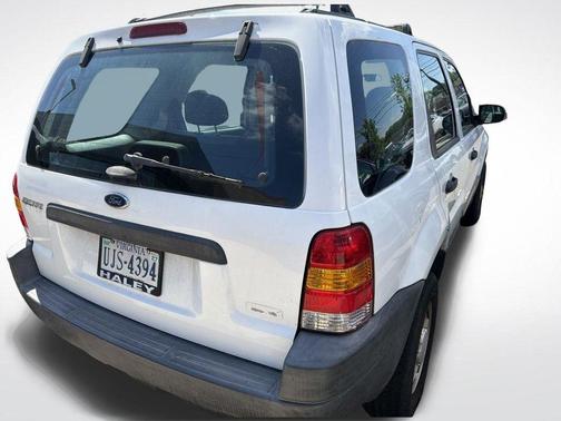 Oxford White Clearcoat 2004 Ford Escape XLS