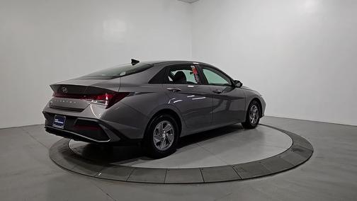 Fluid Metal 2024 Hyundai ELANTRA SE