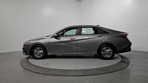 Fluid Metal 2024 Hyundai ELANTRA SE