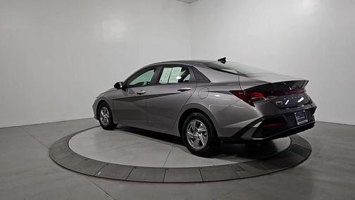 Fluid Metal 2024 Hyundai ELANTRA SE