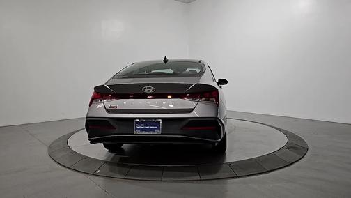 Fluid Metal 2024 Hyundai ELANTRA SE