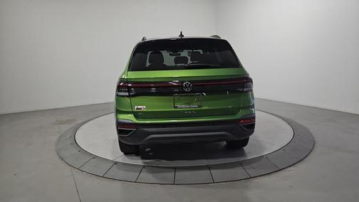 2025 Volkswagen Taos 1.5T SE Black