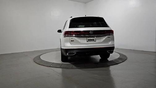 Opal White Pearl 2026 Volkswagen Atlas SE w/Technology