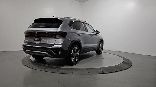 Pyrite Silver Metallic 2025 Volkswagen Taos 1.5T SE