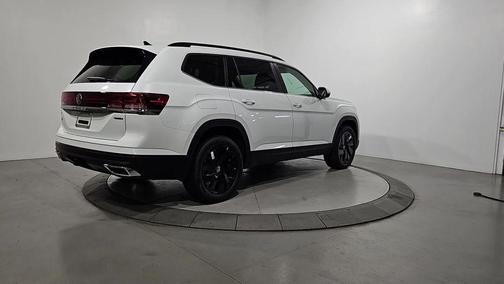 Opal White Pearl 2026 Volkswagen Atlas 2.0T SE W/TECHNOLOGY