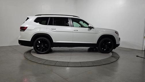Opal White Pearl 2026 Volkswagen Atlas 2.0T SE W/TECHNOLOGY
