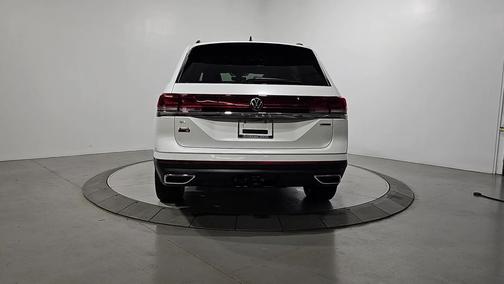 Opal White Pearl 2026 Volkswagen Atlas 2.0T SE w/Technology