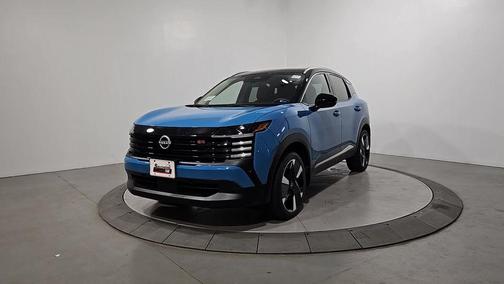 2t Ice Blk Roof 2026 Nissan Kicks SR