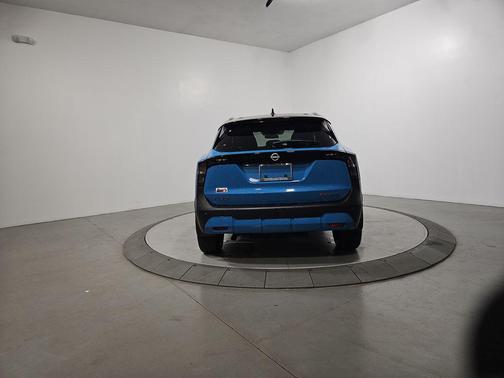 2t Ice Blk Roof 2026 Nissan Kicks SR