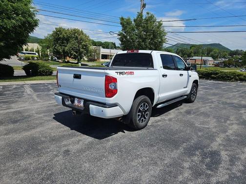 Super White 2018 Toyota Tundra SR5