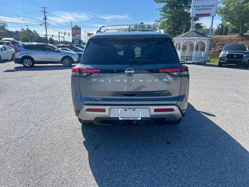 2024 Nissan Pathfinder Platinum