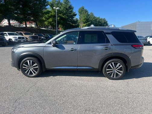 2024 Nissan Pathfinder Platinum