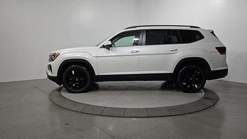 Opal White Pearl 2026 Volkswagen Atlas 2.0T SE W/TECHNOLOGY