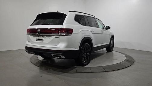 Opal White Pearl 2026 Volkswagen Atlas 2.0T SE W/TECHNOLOGY