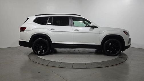 Opal White Pearl 2026 Volkswagen Atlas 2.0T SE W/TECHNOLOGY