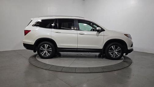 Diamond White Pearl 2017 Honda Pilot EX-L