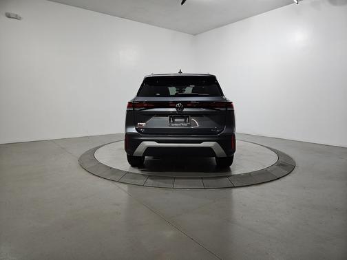 Platinum Gray 2026 Volkswagen Tiguan 2.0T SE