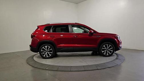 Kings Red 2023 Volkswagen Taos 1.5T SE