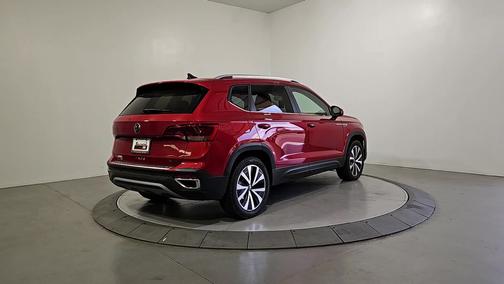 Deep Black Pearl 2023 Volkswagen Taos 1.5T SE