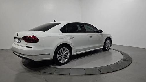 2019 Volkswagen Passat 2.0T Wolfsburg