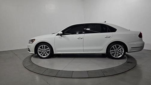 2019 Volkswagen Passat 2.0T Wolfsburg