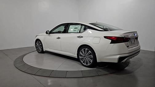 2025 Nissan Altima SL