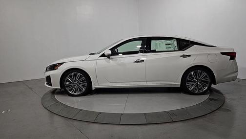 2025 Nissan Altima SL