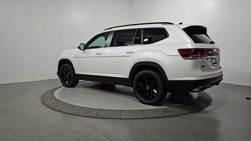 Opal White Pearl 2026 Volkswagen Atlas 2.0T SE W/TECHNOLOGY