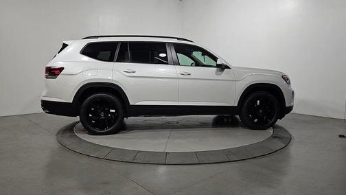 Opal White Pearl 2026 Volkswagen Atlas 2.0T SE W/TECHNOLOGY