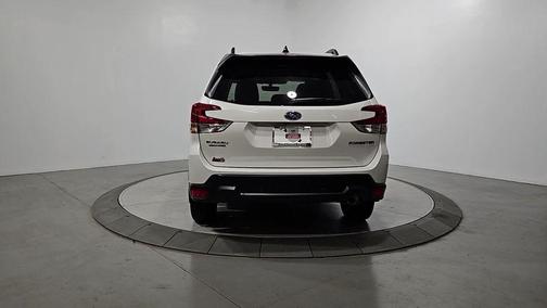 Crystal White Pearl 2024 Subaru Forester Limited