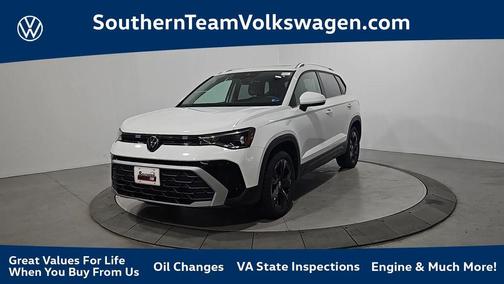 Pure White 2026 Volkswagen Taos 1.5T SE
