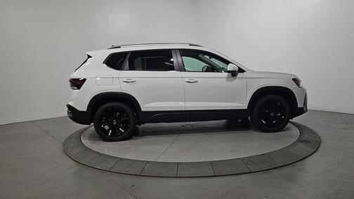 Pure White 2026 Volkswagen Taos 1.5T SE