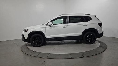 Pure White 2026 Volkswagen Taos 1.5T SE