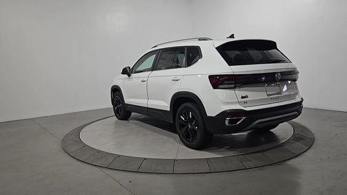 Pure White 2026 Volkswagen Taos 1.5T SE