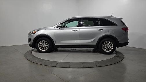 Sparkling Silver 2017 Kia Sorento LX
