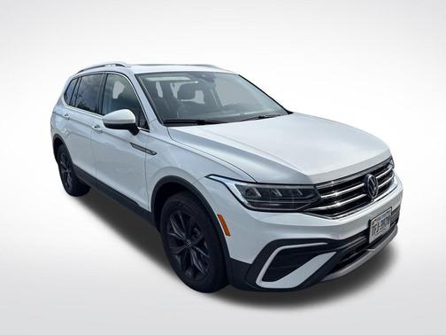 Pure White 2024 Volkswagen Tiguan 2.0T SE