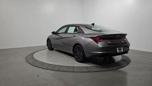 Metal 2023 Hyundai ELANTRA SEL