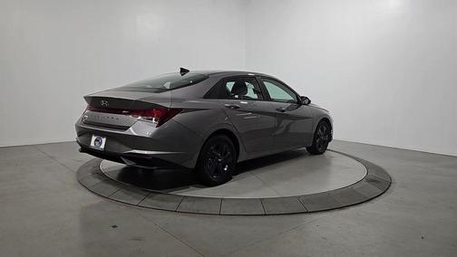 Metal 2023 Hyundai ELANTRA SEL