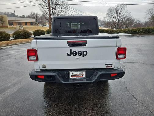 2022 Jeep Gladiator Sport