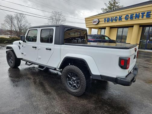 2022 Jeep Gladiator Sport
