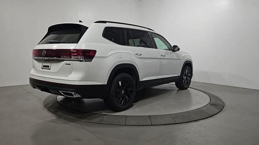 Opal White Pearl 2026 Volkswagen Atlas 2.0T SE W/TECHNOLOGY