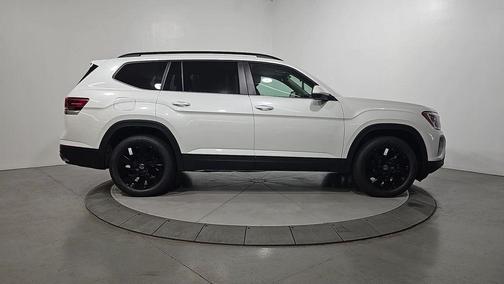 Opal White Pearl 2026 Volkswagen Atlas 2.0T SE W/TECHNOLOGY