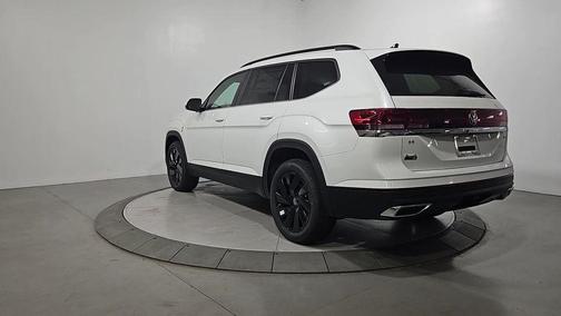 Opal White Pearl 2026 Volkswagen Atlas 2.0T SE W/TECHNOLOGY