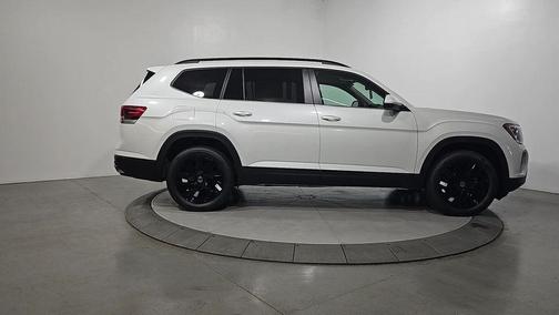 Opal White Pearl 2026 Volkswagen Atlas 2.0T SE W/TECHNOLOGY