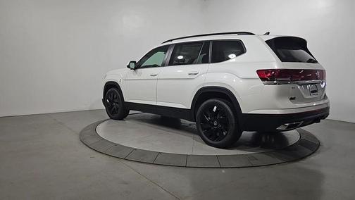 Opal White Pearl 2026 Volkswagen Atlas 2.0T SE W/TECHNOLOGY